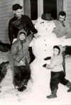 photo2005-khs-snow-kids-snowman-018.jpg (59339 bytes)